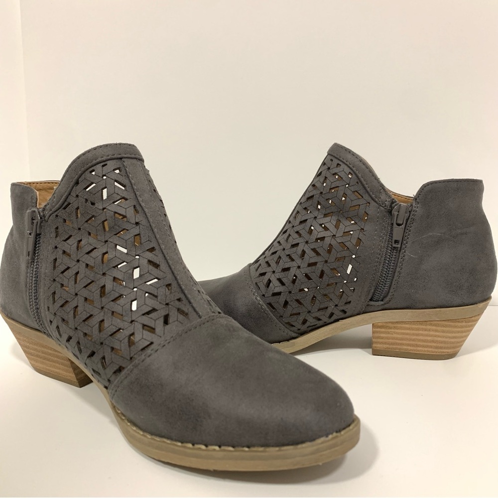 Francesca’s  Ankle Boots, Color gray, Size 7